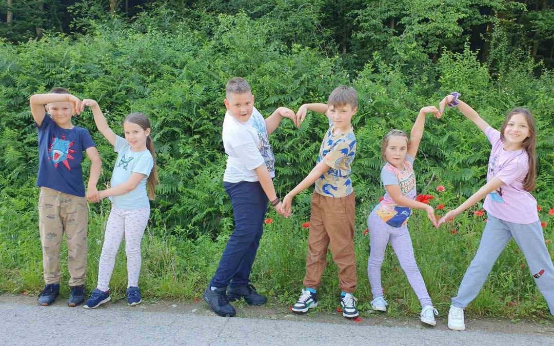СА ПРИРОДОМ НА ТИ￼