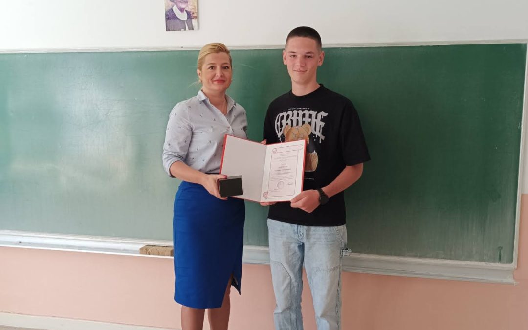 Матурантима уручена свједочанства – Душан Грујичић ученик генерације
